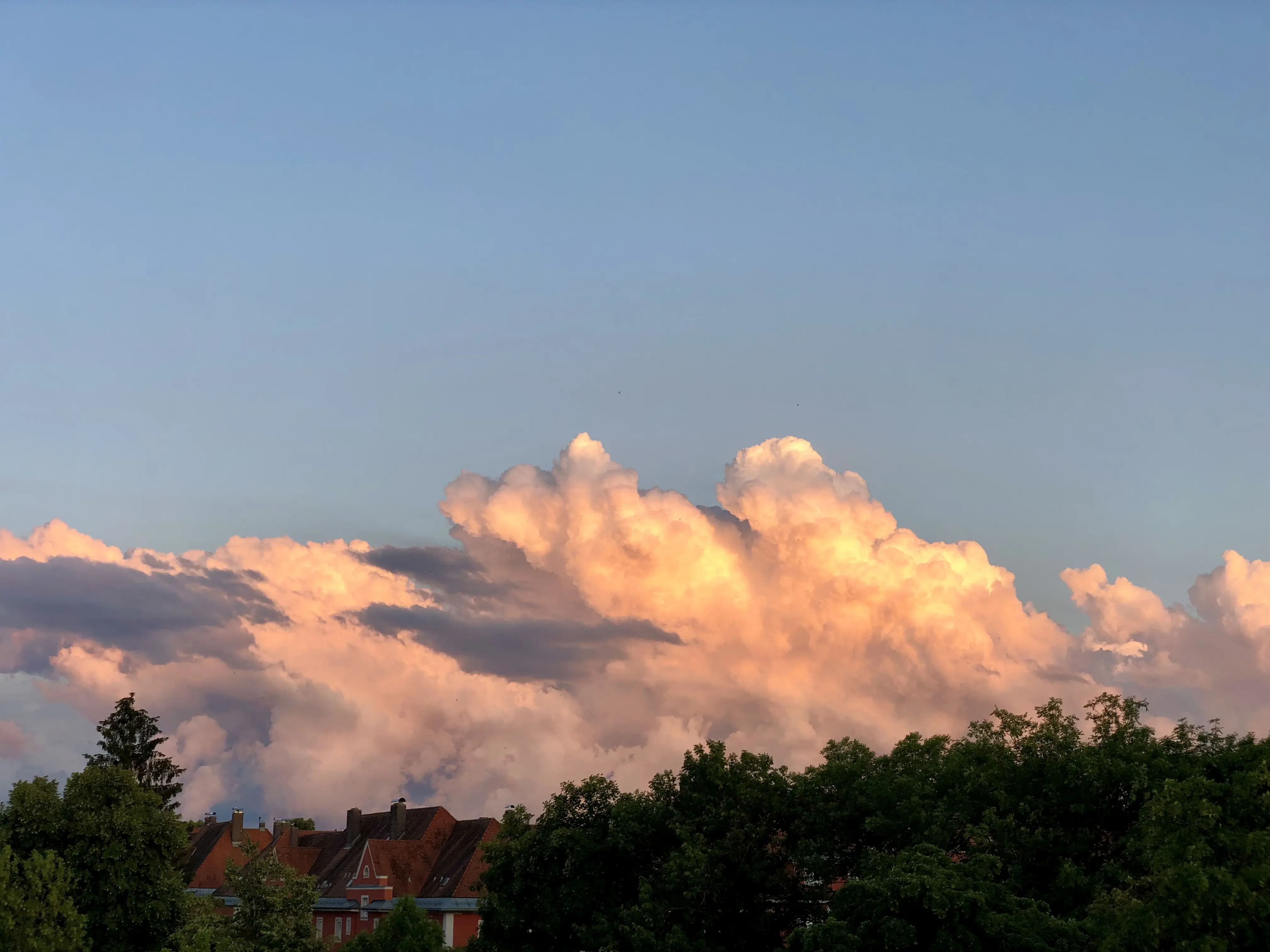 Abendliche Bewölkung über Regensburg
